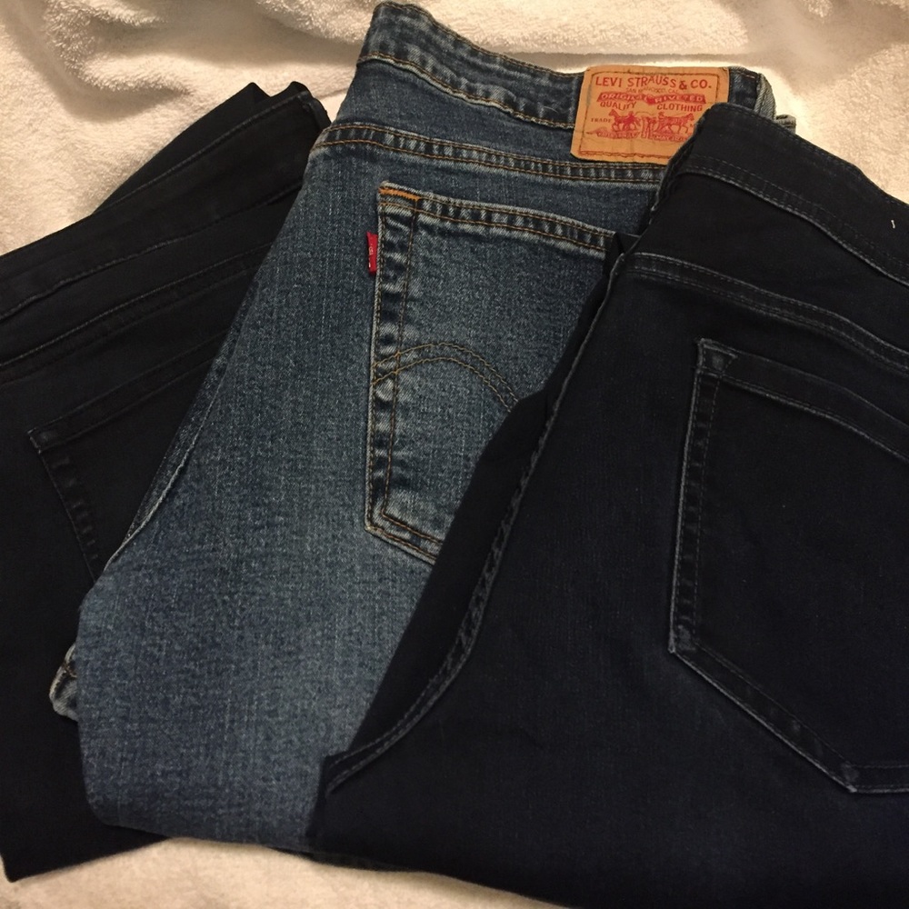 3 pairs of jeans Levi's uniqlo & Eli Tahari
